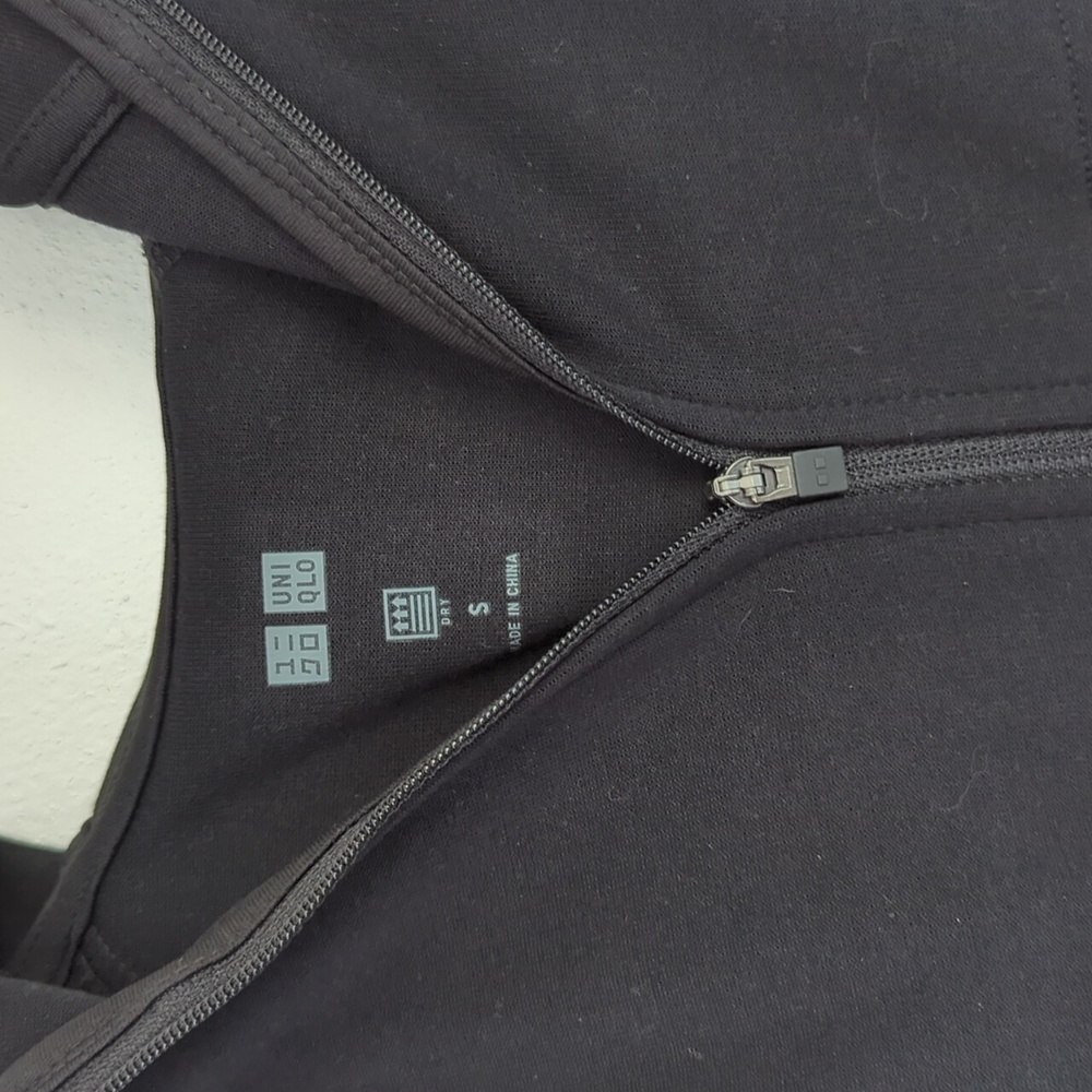 Uniqlo Lightweight Jacket - Picture 2 of 4